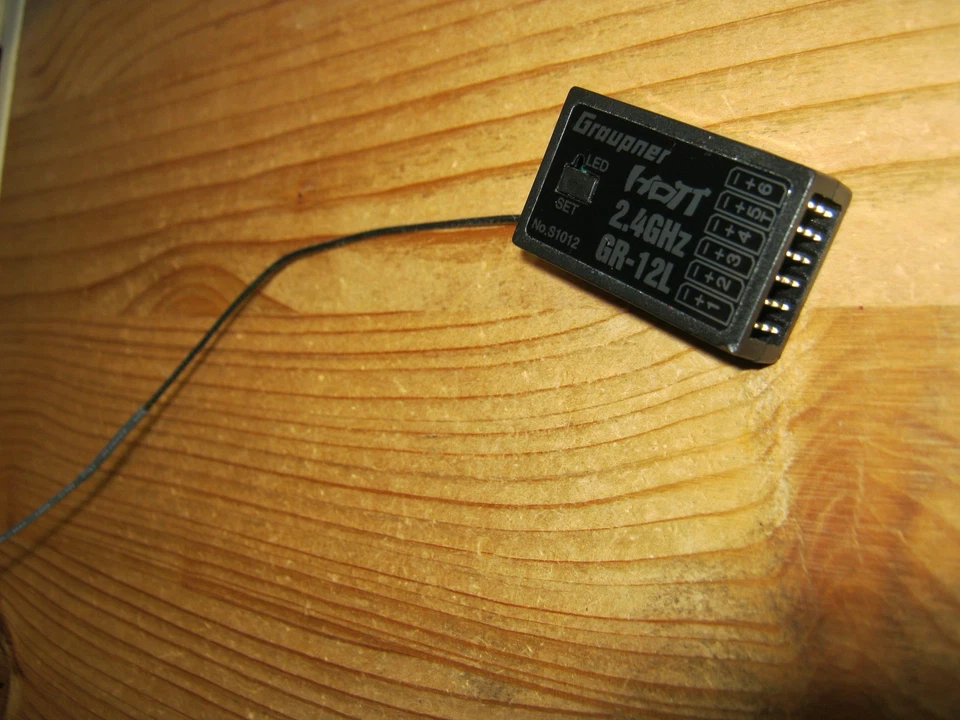 Graupner 2,4 Ghz  Empfänger GR 12 L HoTT  No. 51012 - Bild 2 von 2