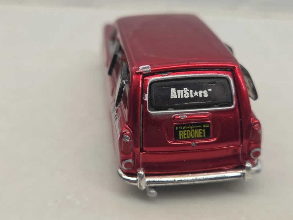 Maisto All Stars конфетно-красный 1967 Volkswagen VW 1600 Squareback 1:64 отдельно - Изображение 4 из 4