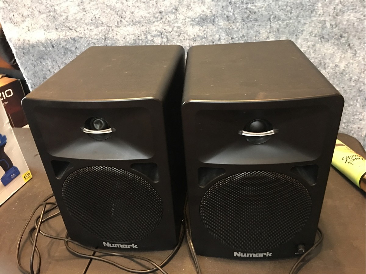 NUMARK N-WAVE 580 POWERED DESKTOP DJ 2-WAY MONITOR SPEAKERS