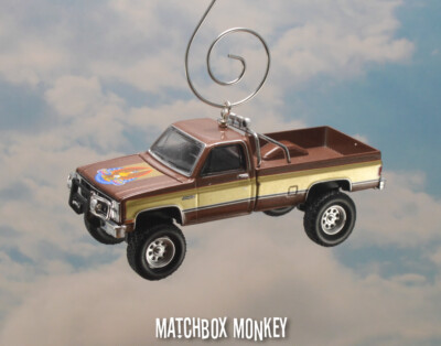 Fall Guy Lifted 1982 GMC K-2500 Wideside 4x4 Squarebody Christmas Ornament '82