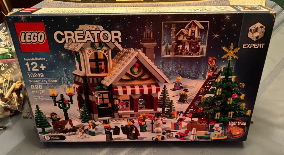 Lego Creator Expert 10249 Winter Toy Shop 2015 100% Complete Excellent Condition - Image 4 of 4