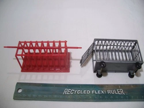 2 RARE MARX DAKTARI WILD ANIMAL CAGES WAGON 1/32 54MM 60MM PLAYSET
