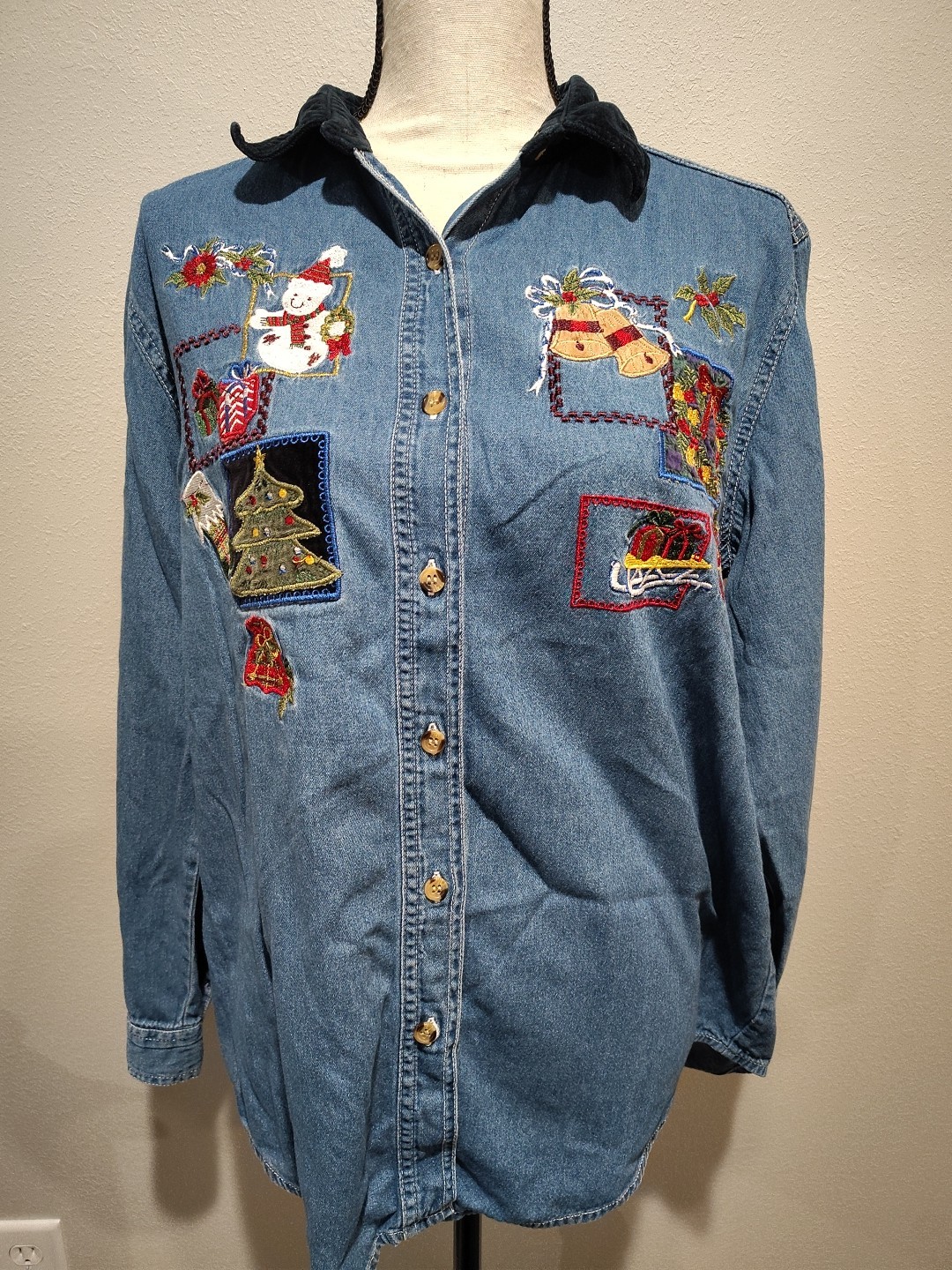 VTG Bobbie Brooks Embroidered Christmas Shirt Women's Large Blue Denim Chambray