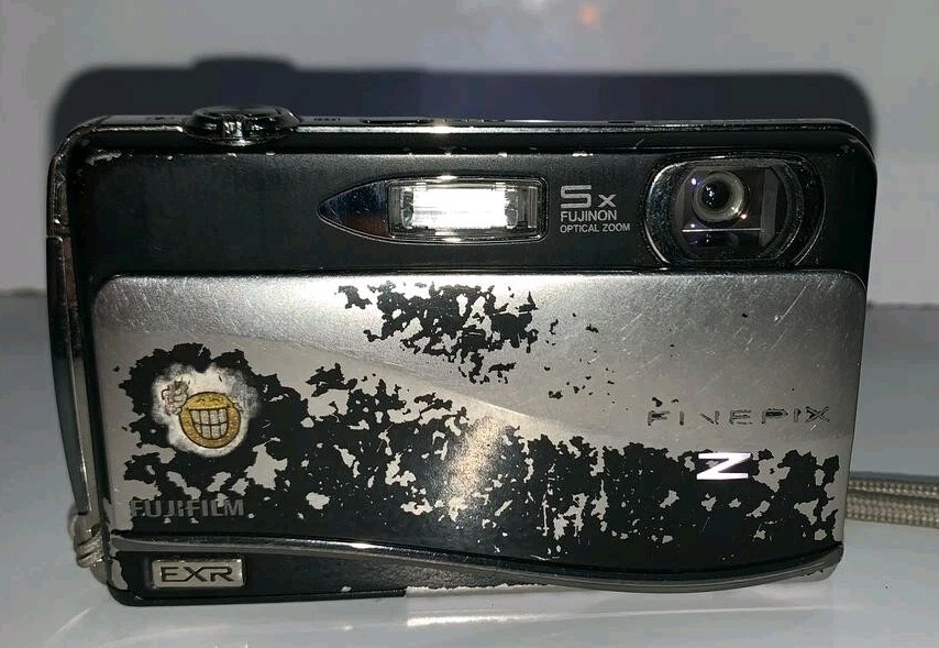 ○ FUJIFILM FINEPIX Z800EXR 本体のみ 付属品無し バッテリーパック有