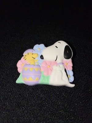Vintage Hallmark Easter Snoopy Lapel Pin