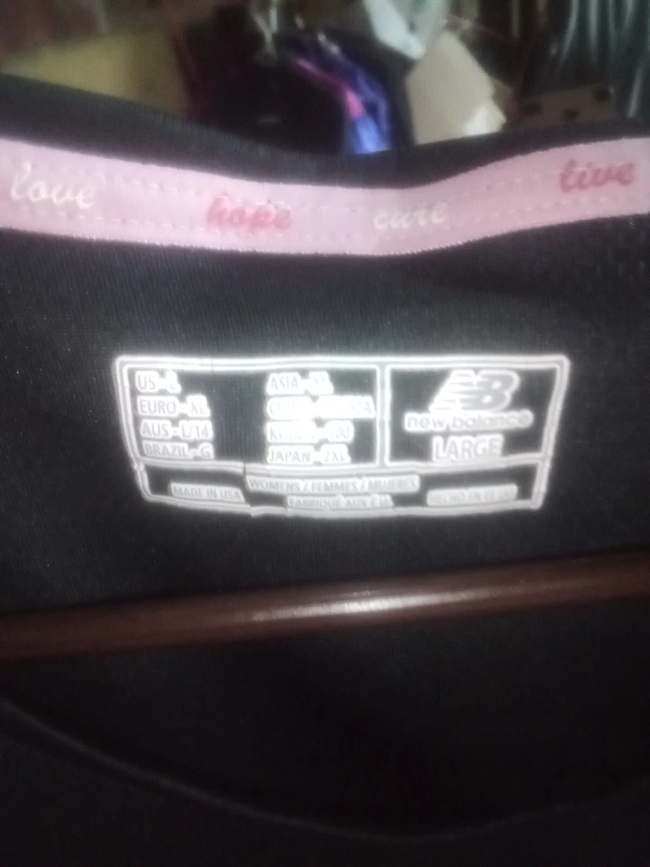 New Balance Grande Cáncer de Mama Rosa Enfermera Exfoliante Chaqueta Atlética Top Manga Larga Foto 2 de 4