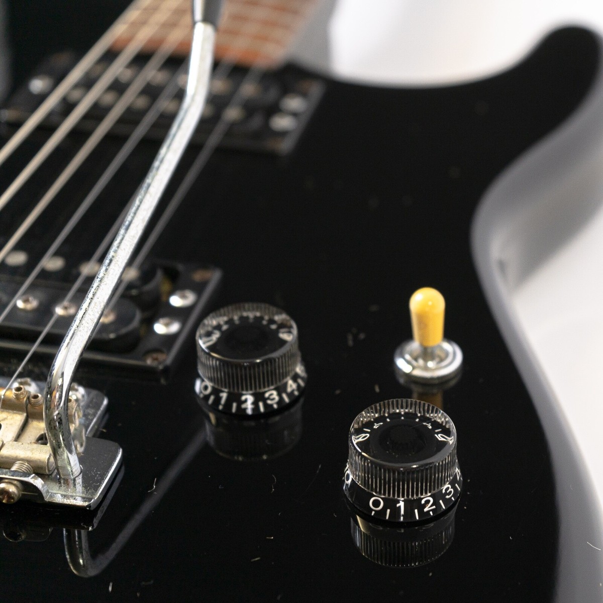 ギター YAMAHA STR400R Mid 90s Yamaha STH-400R Super Strat Black w/ Hardshell Case