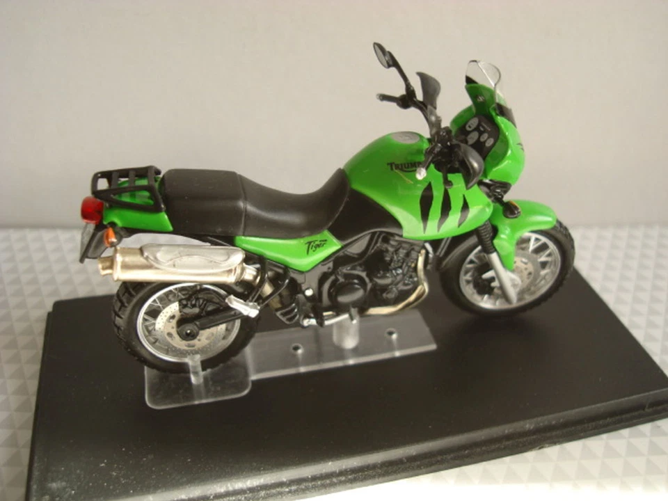 Triumph Tiger 955 i 2002 grün   -  Top 1:24 - Bild 2 von 3