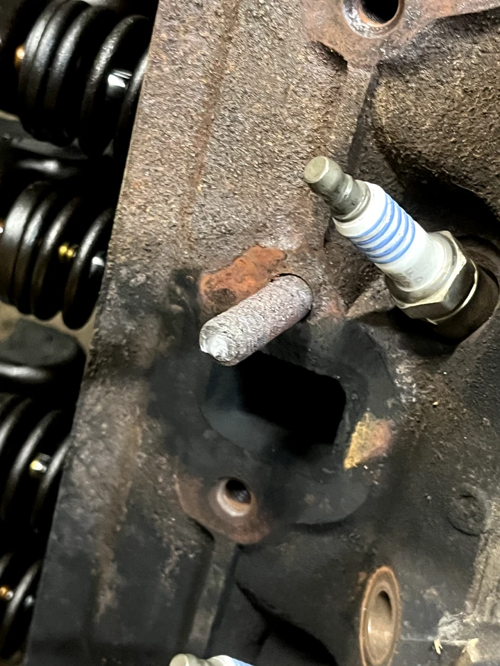 ÚNICO - 5,8 L 351 W FORD BRONCO CAMIÓN CULATAS 1986-1997 E7TE F-150 F-250 Foto 4 de 4