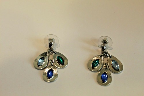 TRIPLE TEARDROP Dangle Post EARRINGS Silvertone F318 - Picture 7 of 9