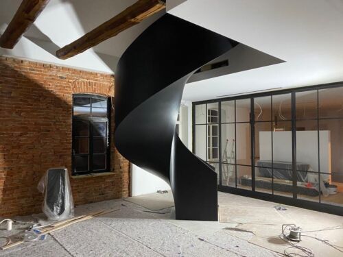 WENDELTREPPE AUS LEICHTBETON IN SCHWARZ - Bild 4 von 11