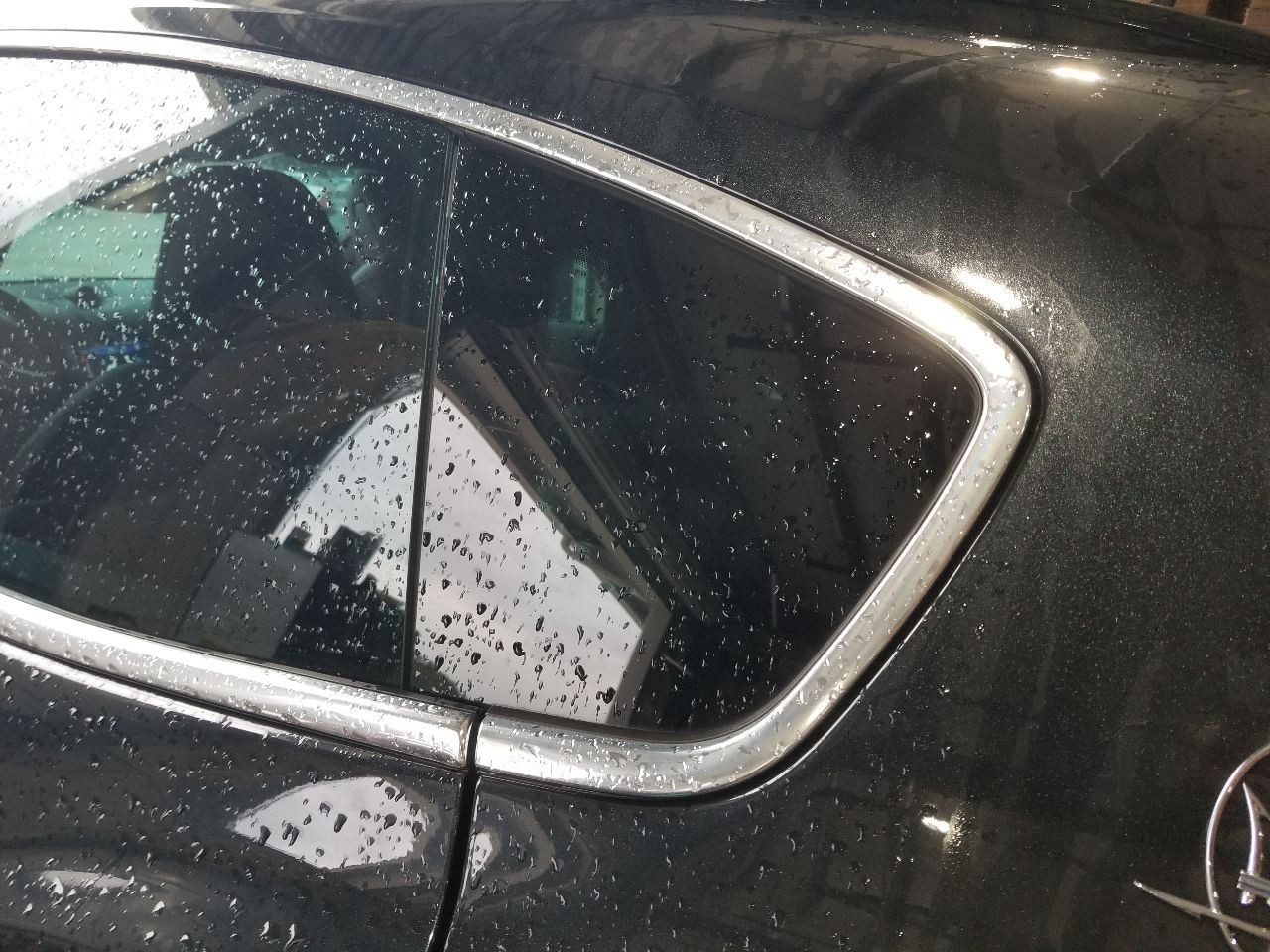 Maserati Levante REAR+LEFT Quarter glass