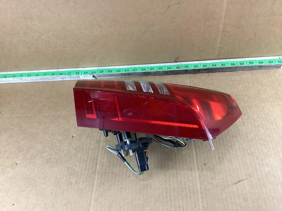 Lanterna traseira traseira direita do lado do passageiro Chrysler 300 2008-2010 04806370AC FABRICANTE DE EQUIPAMENTO ORIGINAL - Imagem 4 de 4