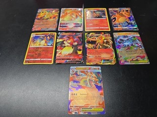 Lotto di 8 carte pokemon charizard