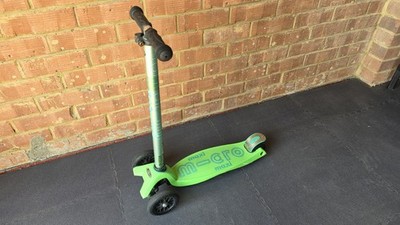 Micro M-cro Maxi Classic Scooter grün