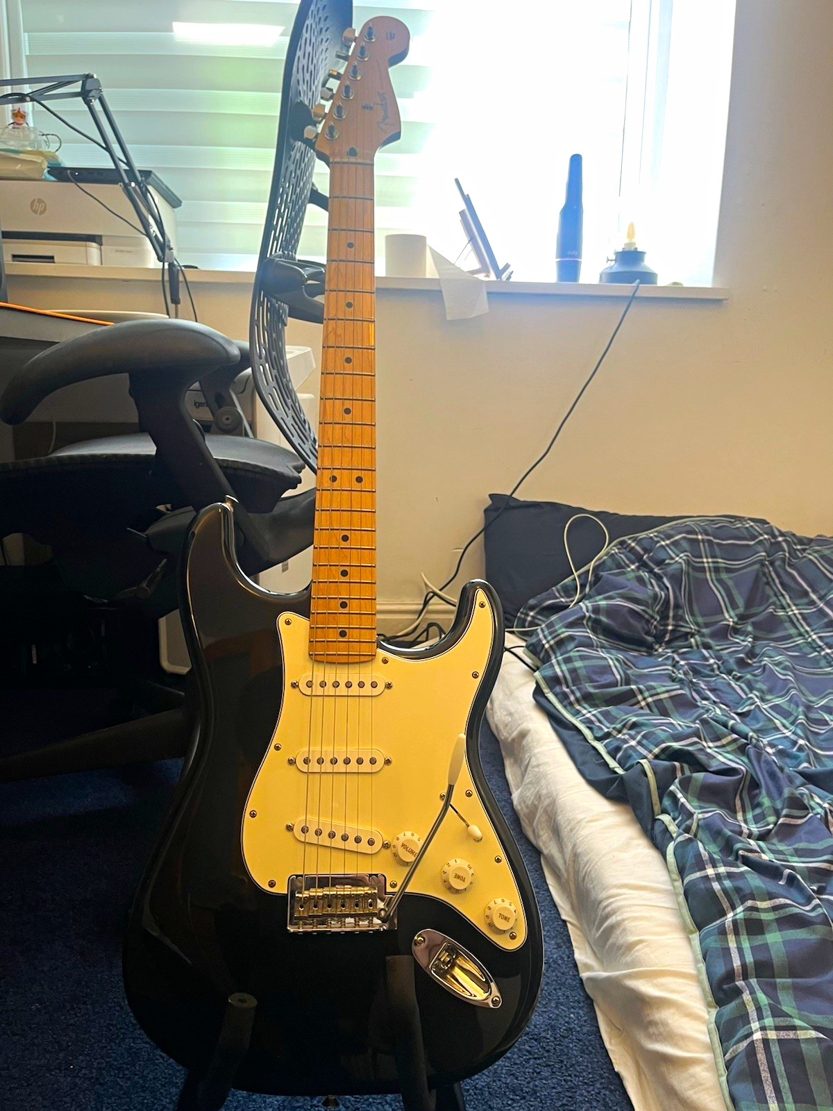 Fender Player Stratocaster Black Electric Guitar Maple Fretboard RH 22F 2022
