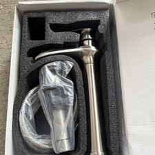 Manija de palanca de grifo de baño de un solo agujero cascada de níquel cepillado con manguera