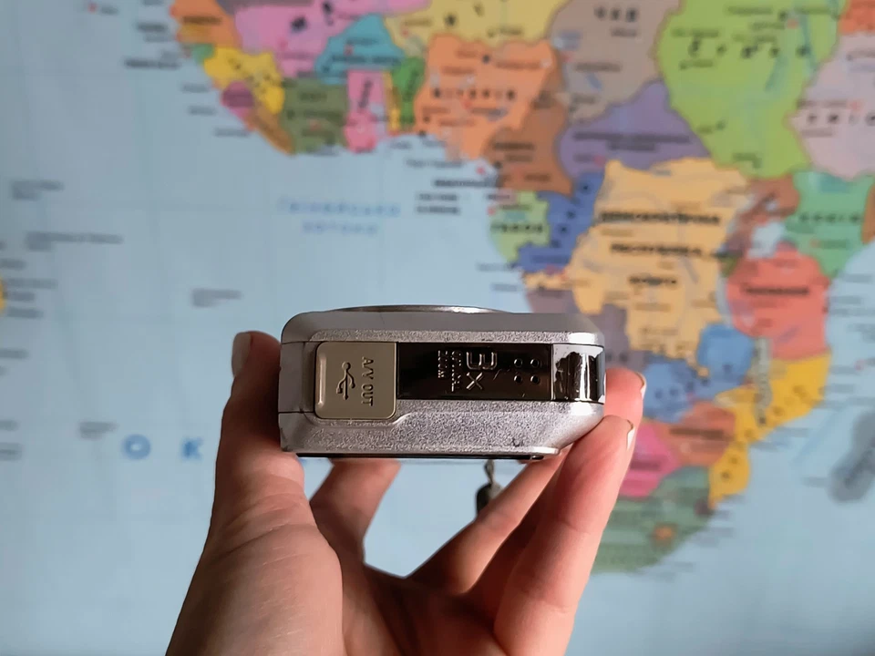 Sony Cyber-shot DSC-S700 7.2MP Digital Camera - Silver Fully Working Good Shape - Image 4 of 4