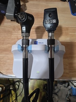 HILL ROM Welch Allyn 777  Otoscope System With 11720 & 238-2 MacroView Heads 