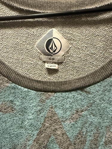 Woman’s Volcom Lightweight Sweater Size XL - Picture 2 of 4