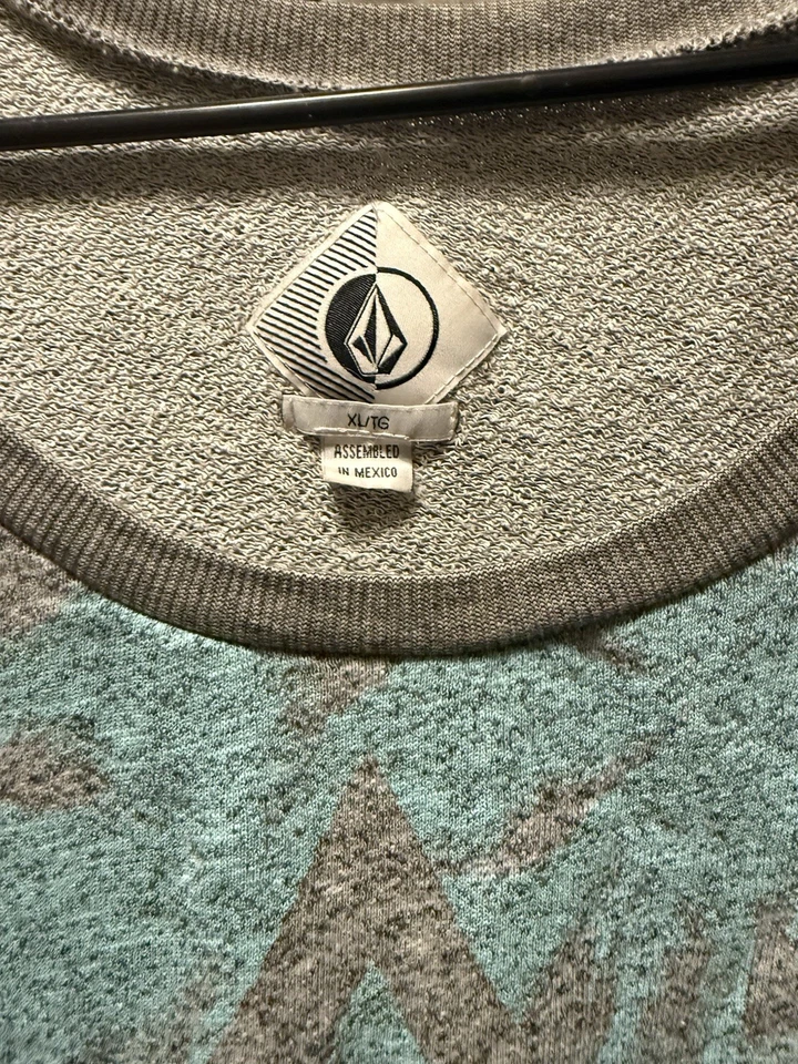 Woman’s Volcom Lightweight Sweater Size XL - Image 2 of 4