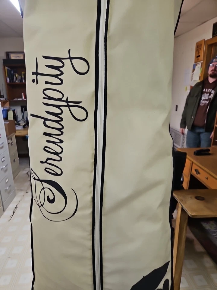 Vestido de novia blanco sin tirantes con corpiño con cuentas y encaje Foto 2 de 4