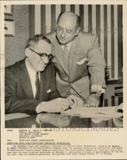 1955 Press Photo Joe Friedman looks on as Raymond Durst signs business contract