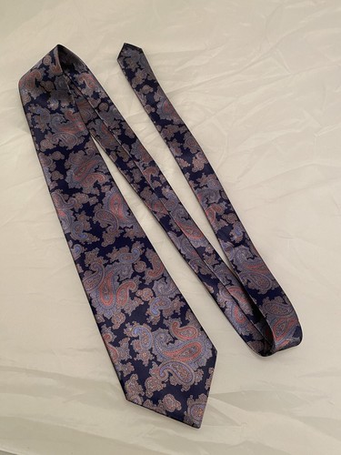 3.5x 54.5 Inch Classic Collection By Van Heusen Salmon Navy Blue Paisley Blend - Picture 4 of 8