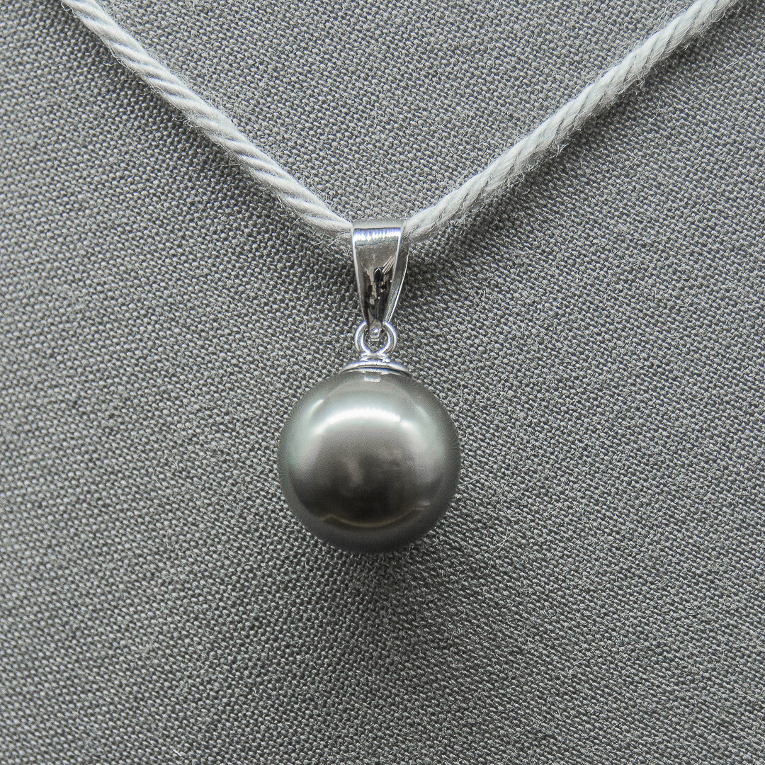 Pendentif perle de Tahiti précieux en or gris de style prestige