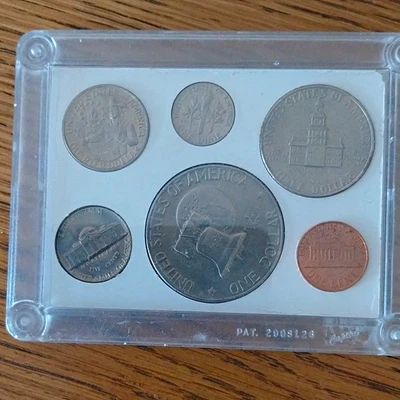 United States Mint Kursmünzensatz 1976 im Display/Kunststoffhalter (Dollar–Cent) - Bild 1 von 2