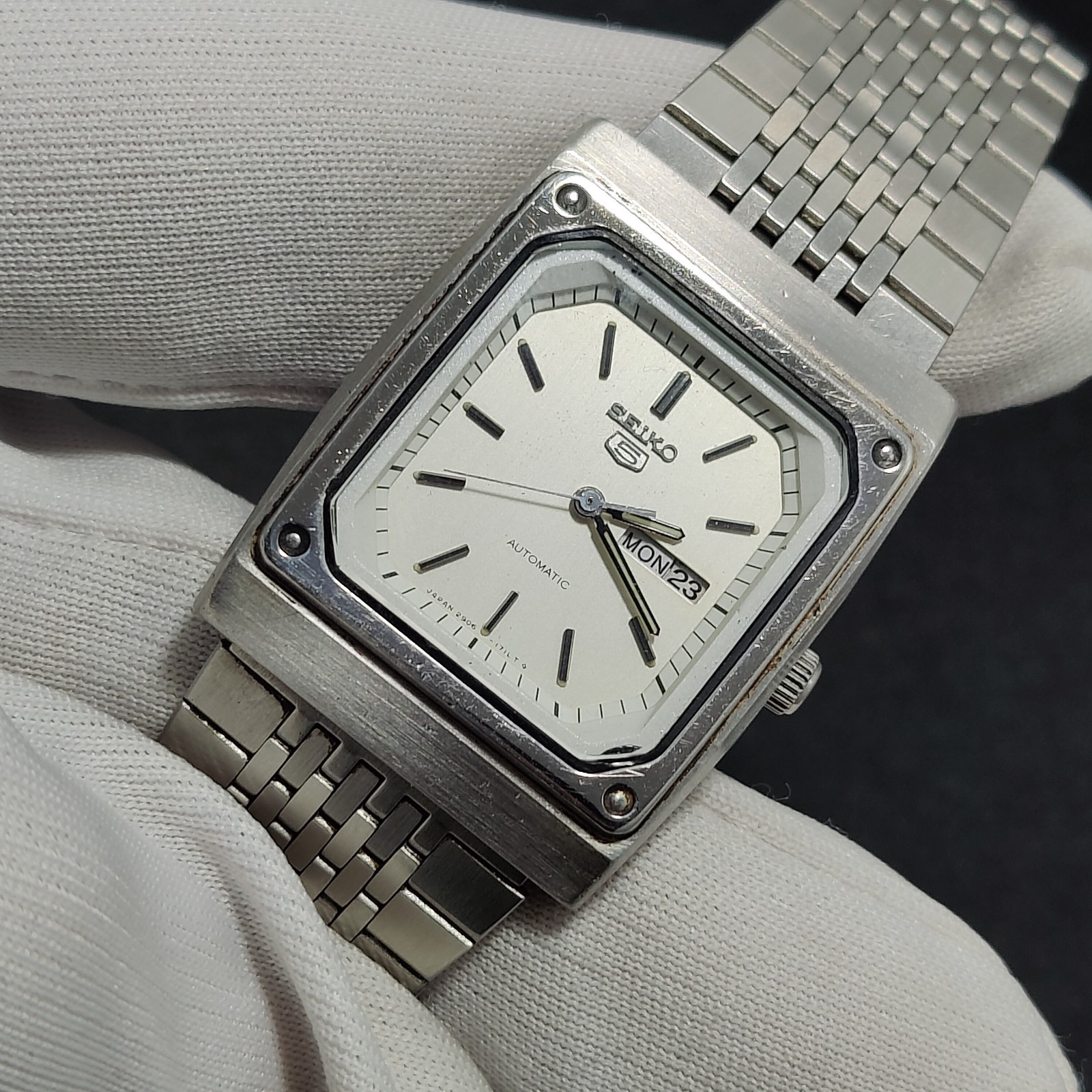 5 Japan Automatic 2906-5530 Square''Silver Seiko Watch Women Dial'' 1983 Made - vintagewatches.pk