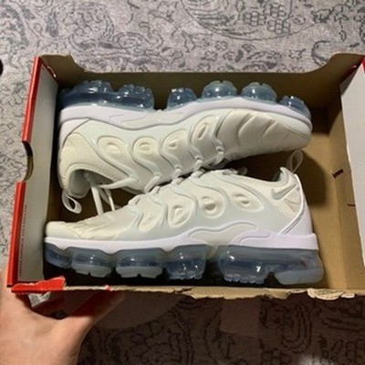 Nike Air VaporMax Plus Mens Size 9 White Pure Platinum Sneakers Running Shoes