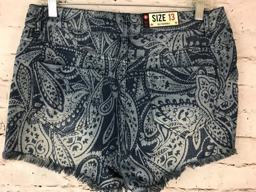 NWT CELLO JEAN MINI SHORTS Junior S.13 Blue VINTAGE WASH Paisley Distressed - Picture 2 of 4