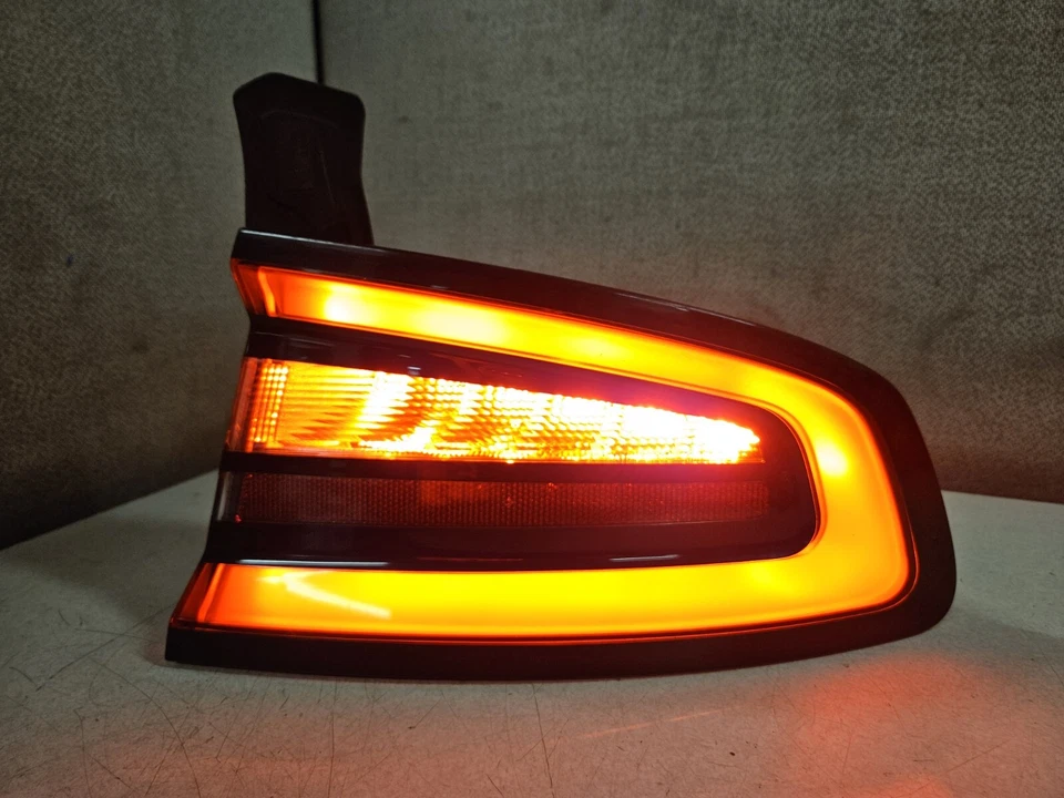 Dodge Charger 2015-2023 pasajero derecho LED conjunto de lámpara trasera OEM probado Foto 2 de 4
