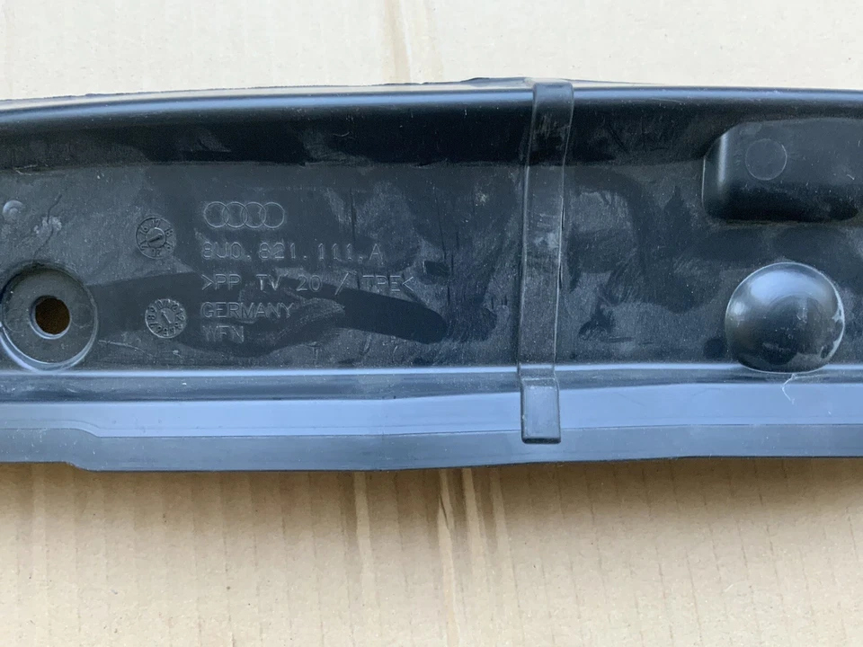 AUDI Q3Guardabarros Delantero Izquierdo Cubierta sellado embellecedo 8U082111A - Imagen 3 de 4