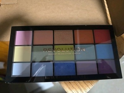 Makeup Revolution Reloaded Shadow Palette of 15 Eyeshadows Sugar Pie New