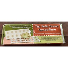 Prensa en forma de raviolis 12 raviolis Della Donna en caja comida italiana cocina de colección