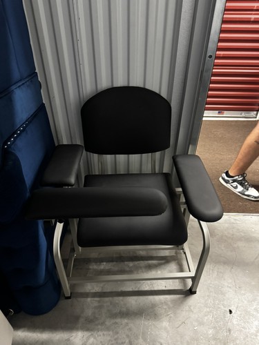 Helsevesen Comfortable Padded Blood Drawing Chair, Phlebotomy Chair with Adju...