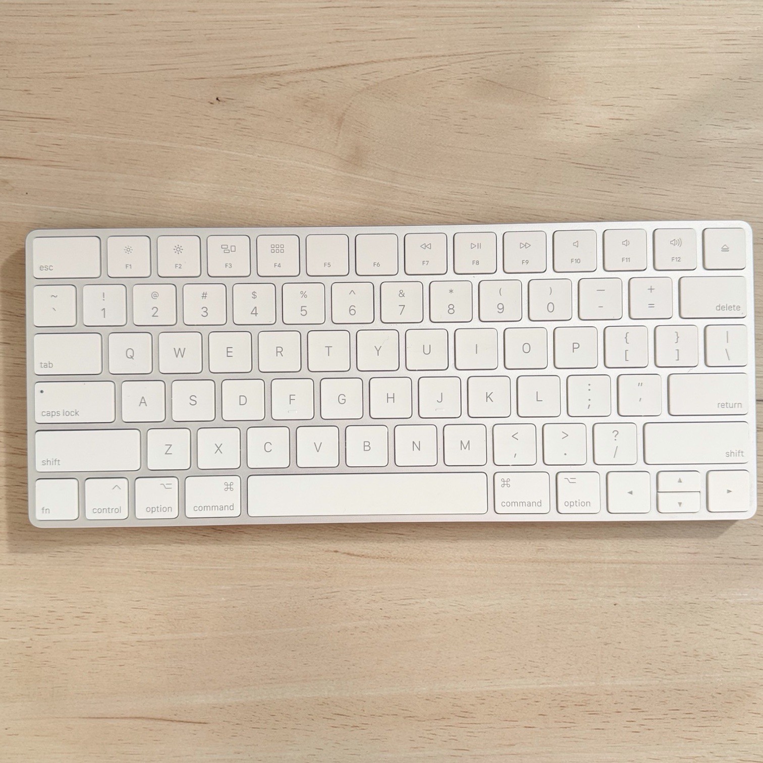 Apple Magic Keyboard A1644 Wireless Bluetooth Rechargeable Silver iMac MacBook