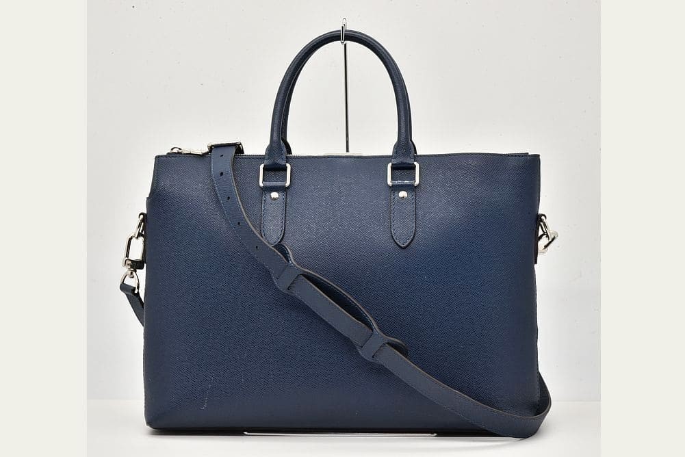 Louis Vuitton Taiga Anton Briefcase Business Bag Document Case