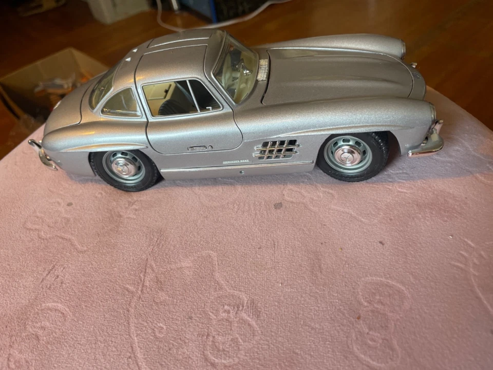 Mercedes 300 SL Nº 1954 Bburago vintage 3015 Escala 1/18 Hecho en Italia - 9" de largo Foto 2 de 4
