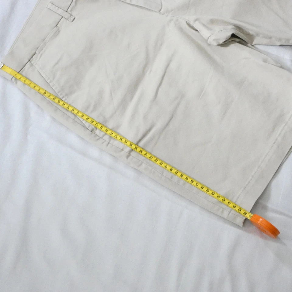 SHORT BERMUDA GAP COULEUR BEIGE TAILLE 33 JAMAIS PORTE - Photo 2/4