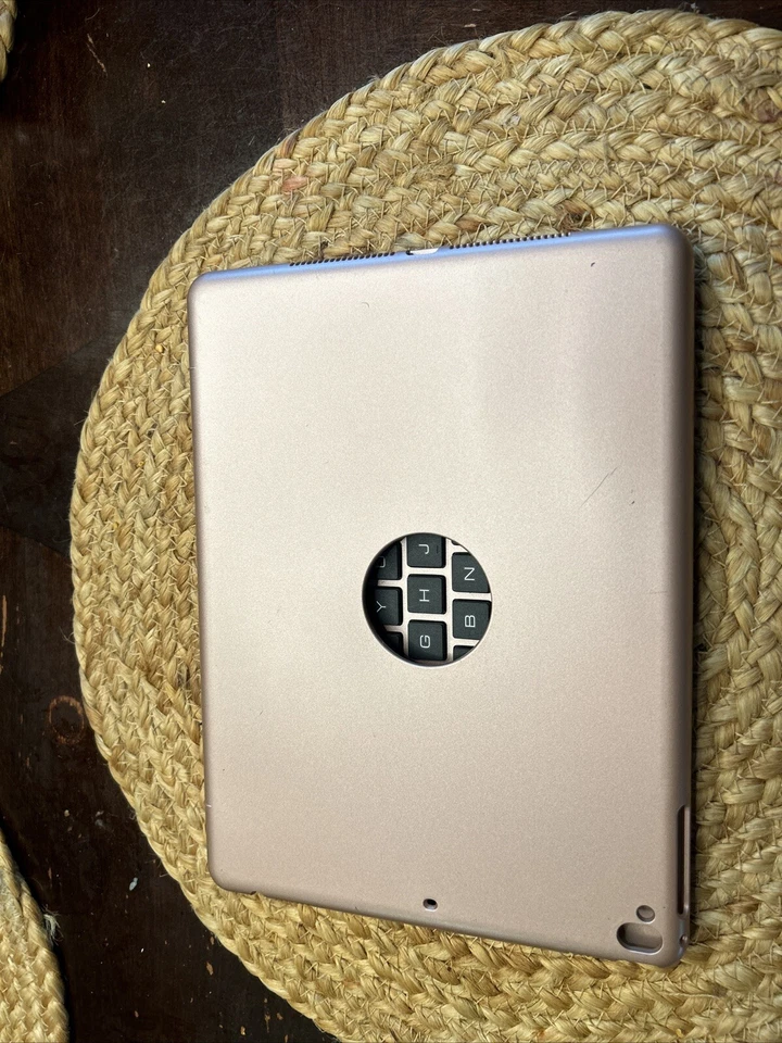 Bluetooth Keyboard case (pink )no charging cord.  Fits 10in tablet Miner Scratch - Image 3 of 4