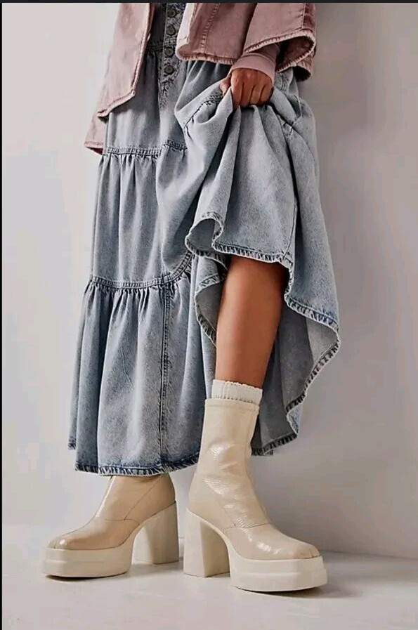Free People Double Stack Platform Cream Patent Leather Boots Y2K Retro Size 9