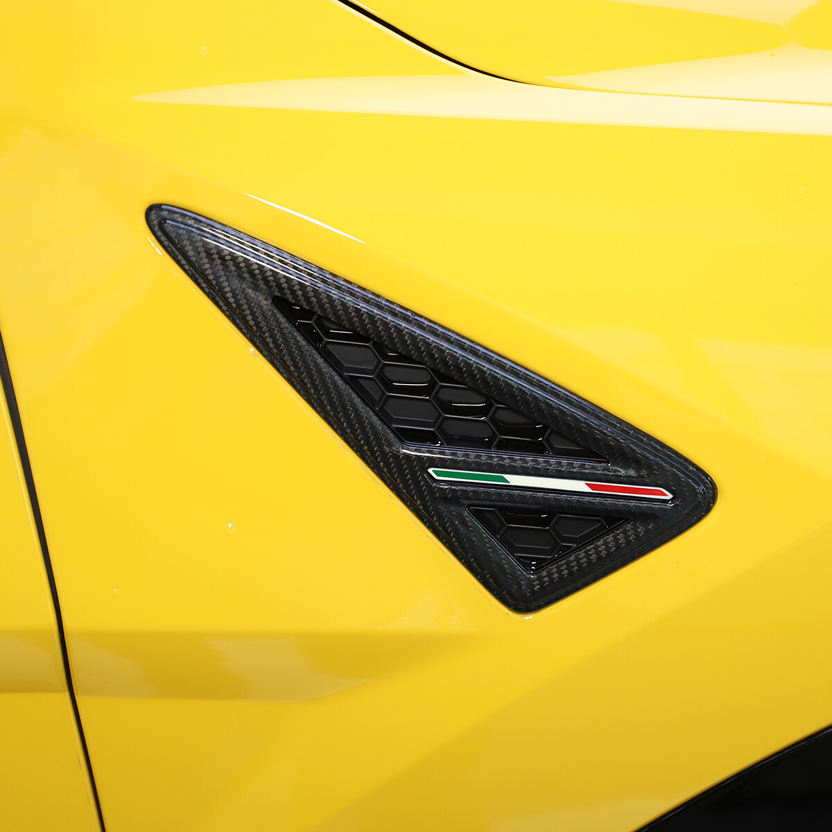 Real Carbon Fiber Side Fender Cover Trim Fit for LAMBORGHINI URUS 2018-2021