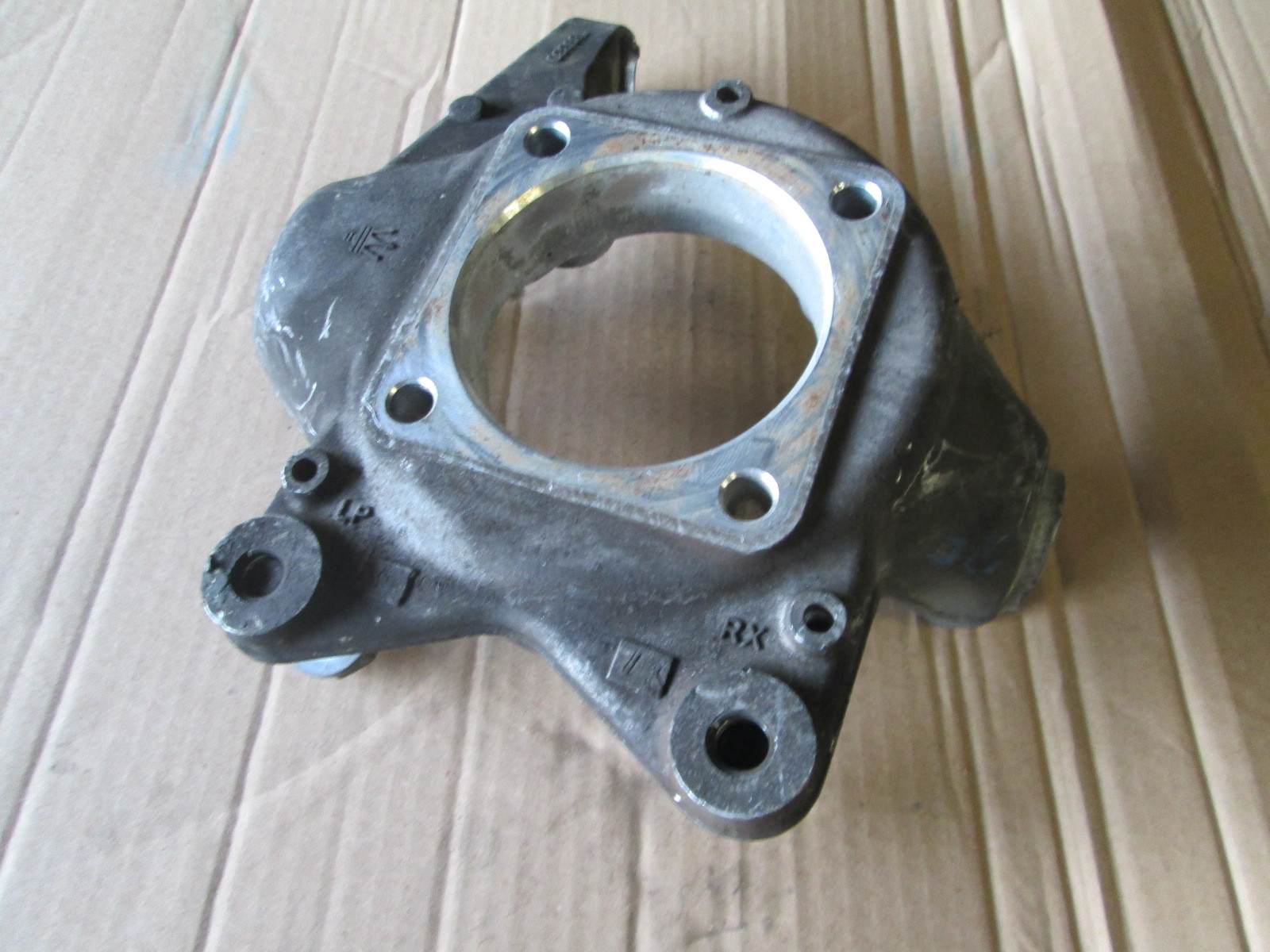 Maserati 4200 - LH Front Hub Carrier  / Knuckle / Spindle  # 189328