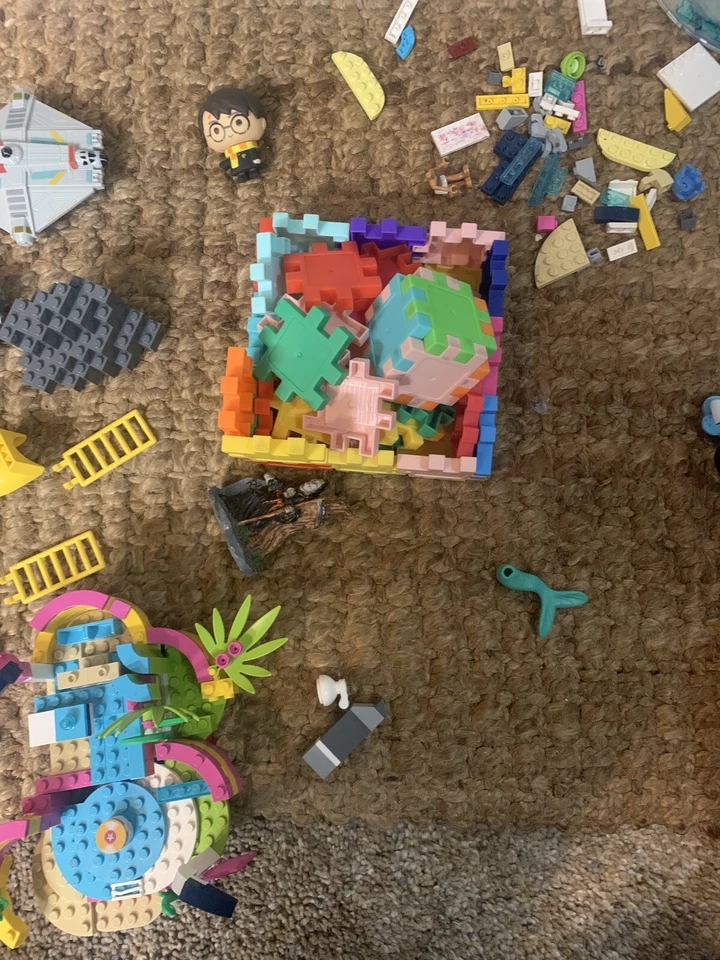 Friends City House Summer Holiday Villa Castle Building Blocks Sets Figures Swim - Image 2 of 3