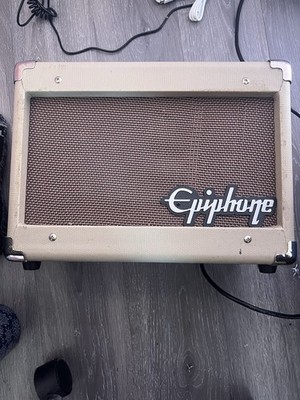 Epiphone Studio Acoustic 15C Combo Solid State 15W 2-Channel Acoustic Guitar Amp
