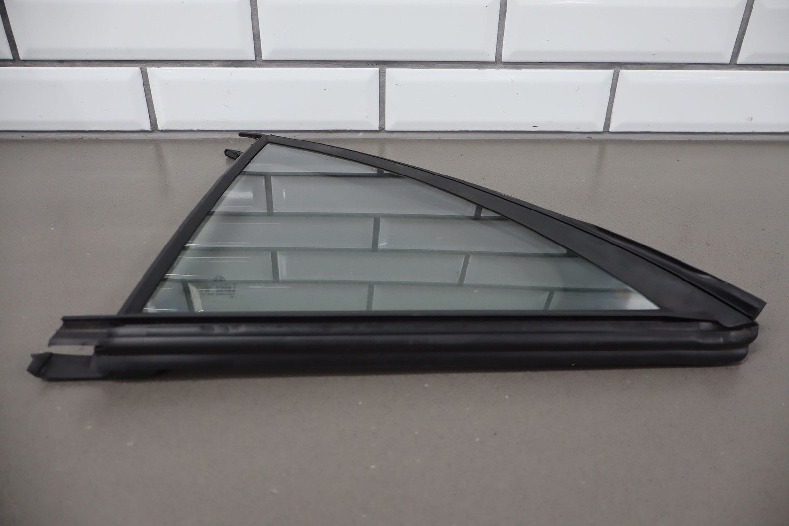 Maybach 57 2007 REAR+LEFT Quarter glass