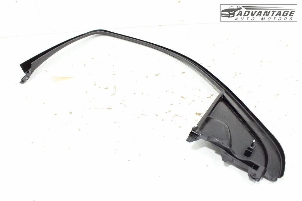 Chevrolet Silverado 1500 LD 2019 marco de ventana de puerta delantera derecha cubierta de moldura OEM Foto 4 de 4